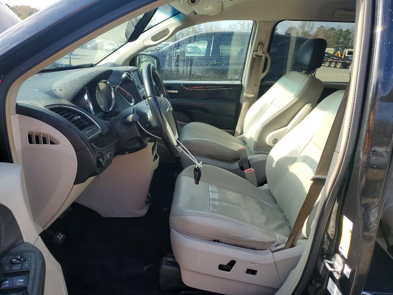 2013 CHRYSLER TOWN & COUNTRY TOURING photo 7
