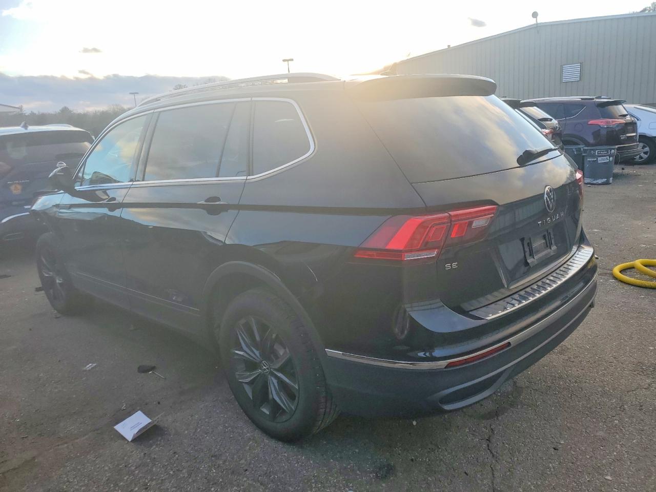 2024 VOLKSWAGEN TIGUAN SE photo 2