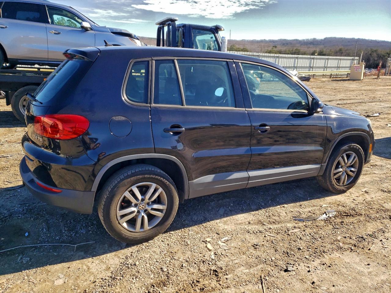 2012 VOLKSWAGEN TIGUAN S photo 3