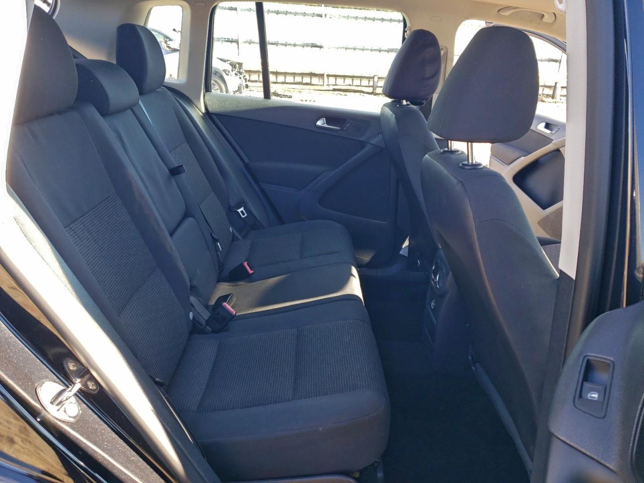 2012 VOLKSWAGEN TIGUAN S photo 11
