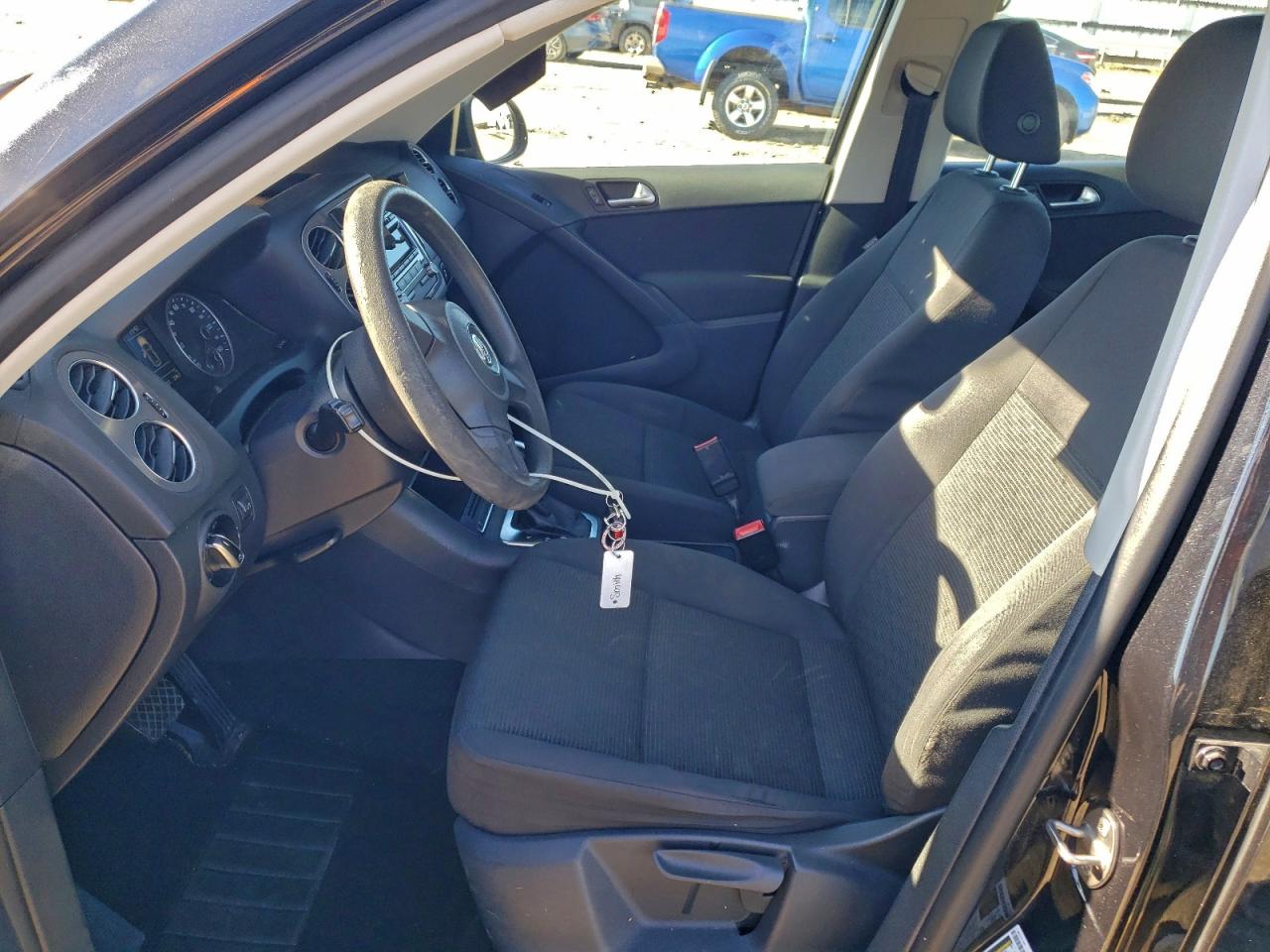 2012 VOLKSWAGEN TIGUAN S photo 7