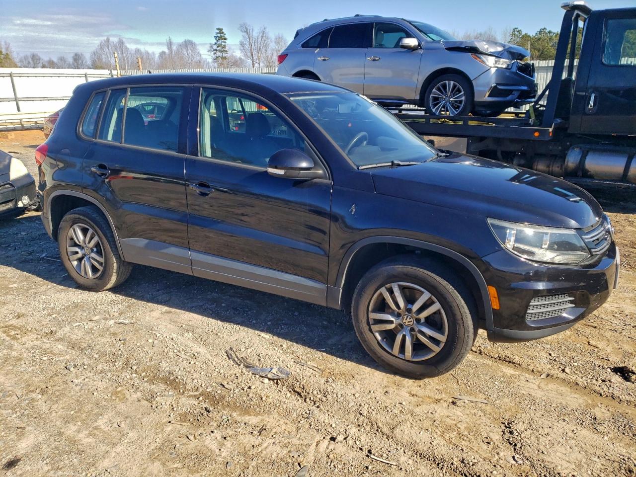 2012 VOLKSWAGEN TIGUAN S photo 4