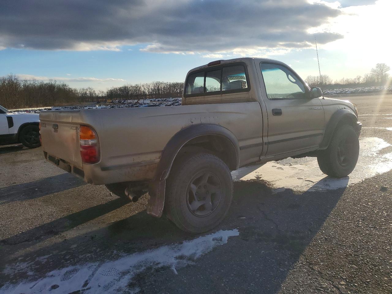 2001 TOYOTA TACOMA photo 3