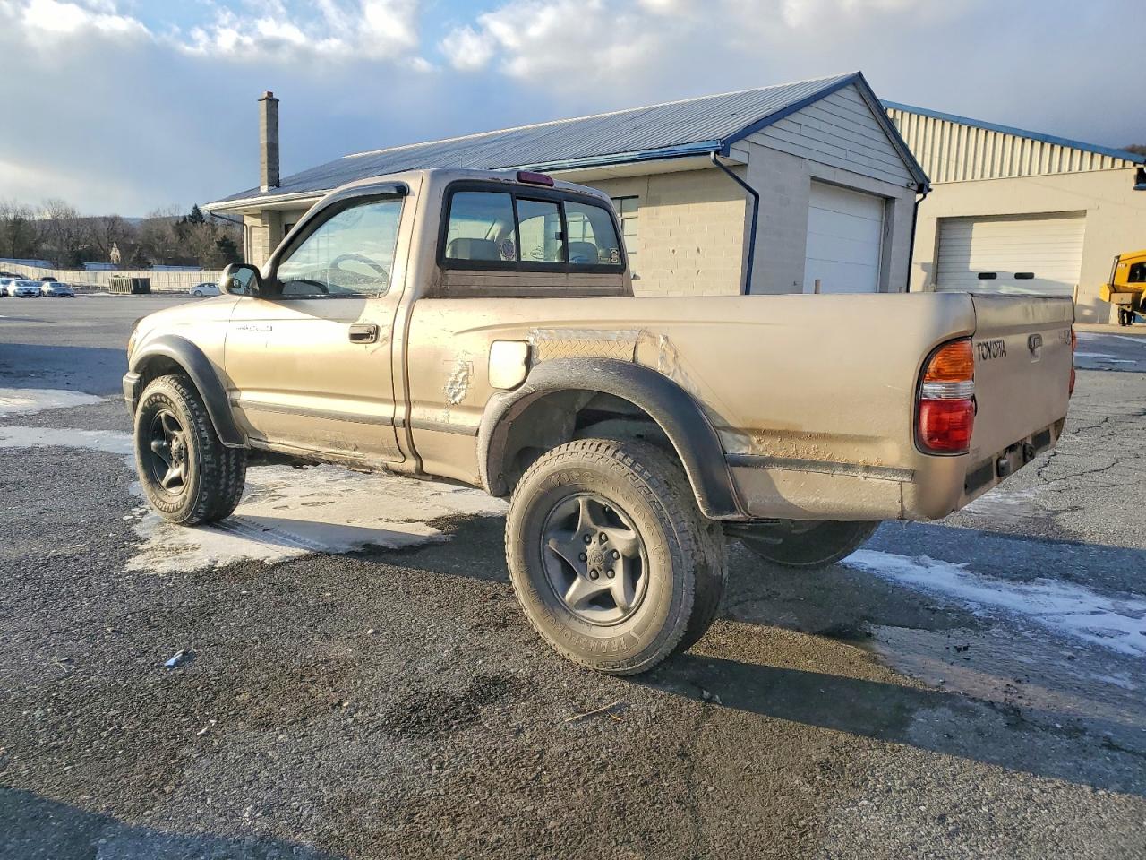 2001 TOYOTA TACOMA photo 2