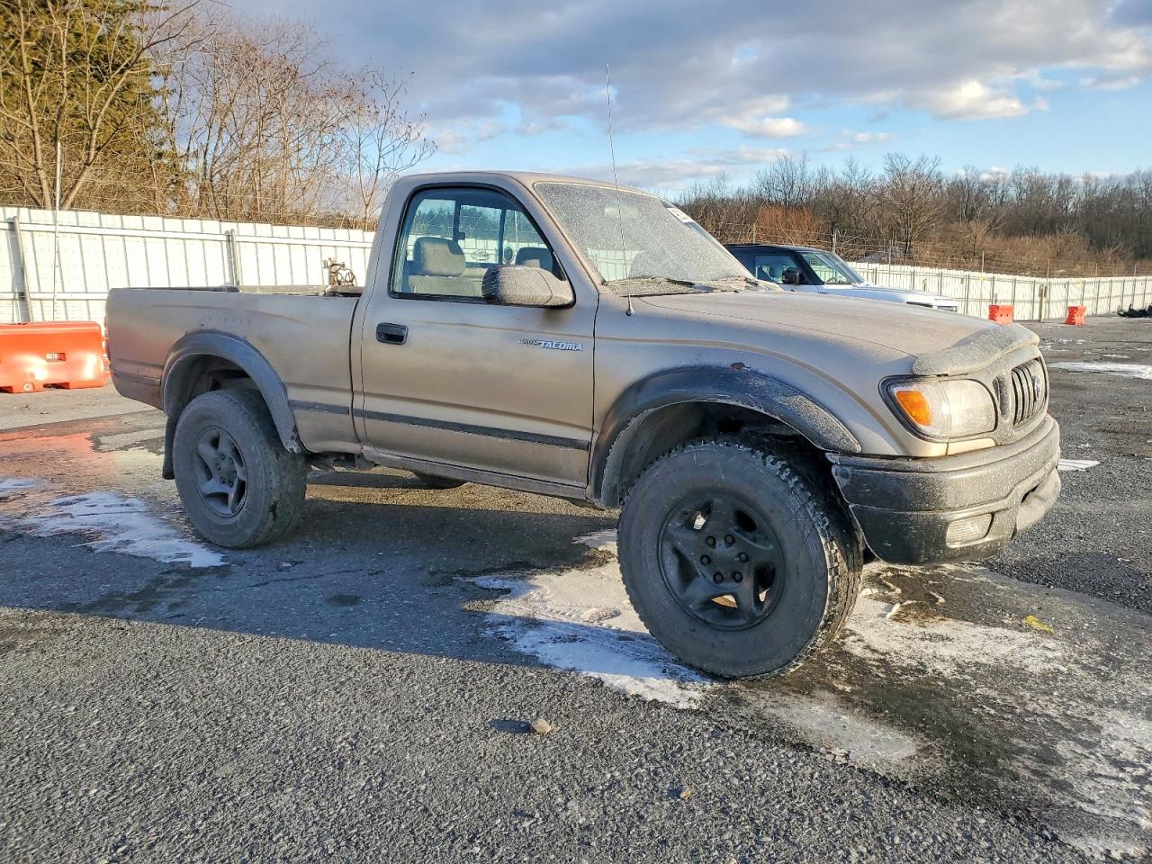 2001 TOYOTA TACOMA photo 4