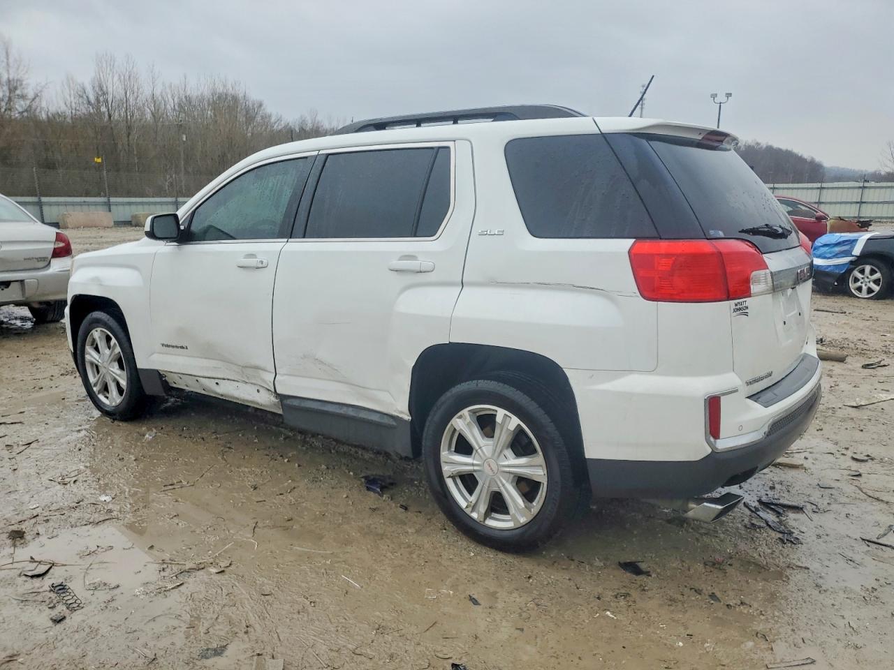 2017 GMC TERRAIN SLE photo 2