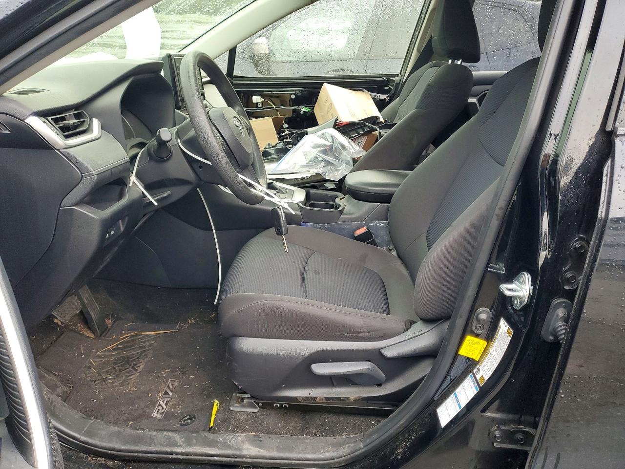 2019 TOYOTA RAV4 LE photo 7