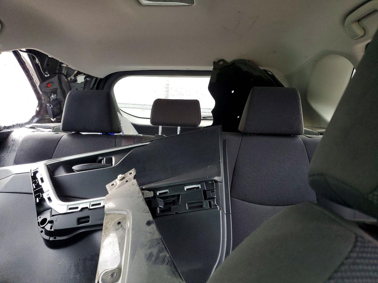 2019 TOYOTA RAV4 LE photo 10
