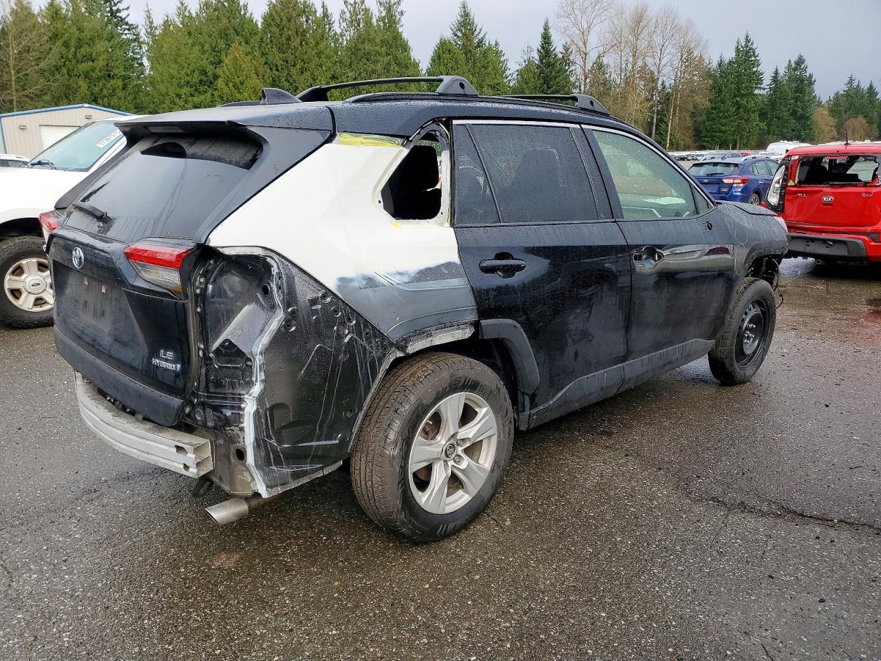 2019 TOYOTA RAV4 LE photo 3