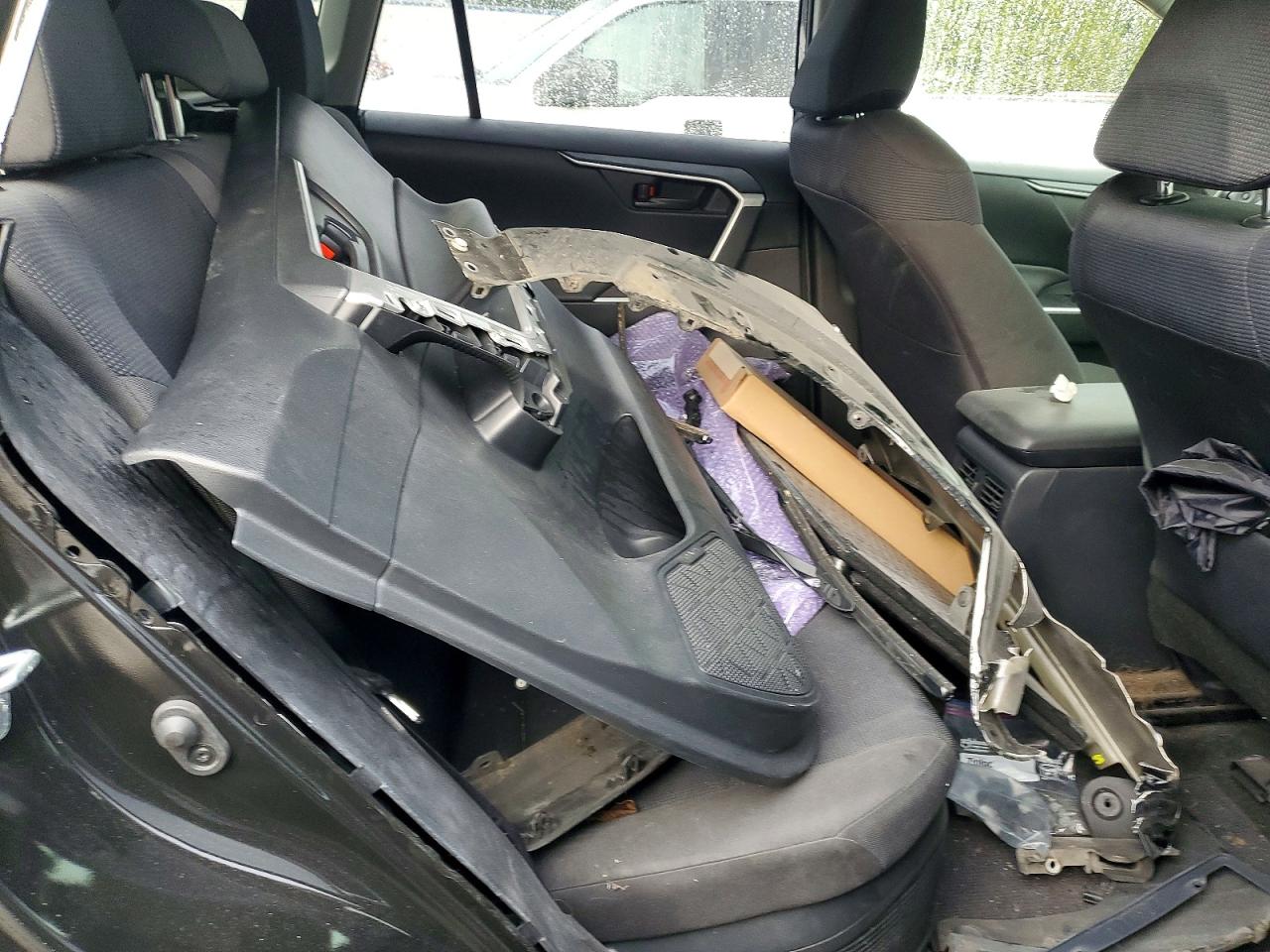 2019 TOYOTA RAV4 LE photo 11