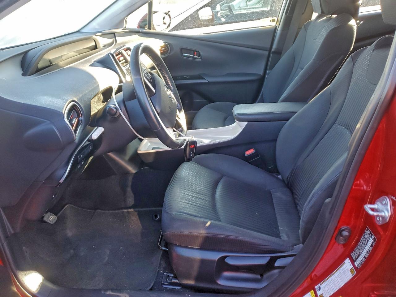 2016 TOYOTA PRIUS photo 7