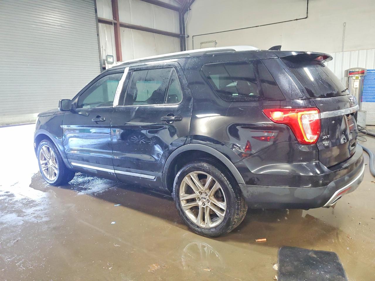 2017 FORD EXPLORER XLT photo 2
