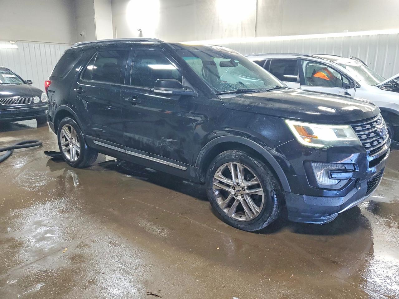 2017 FORD EXPLORER XLT photo 4