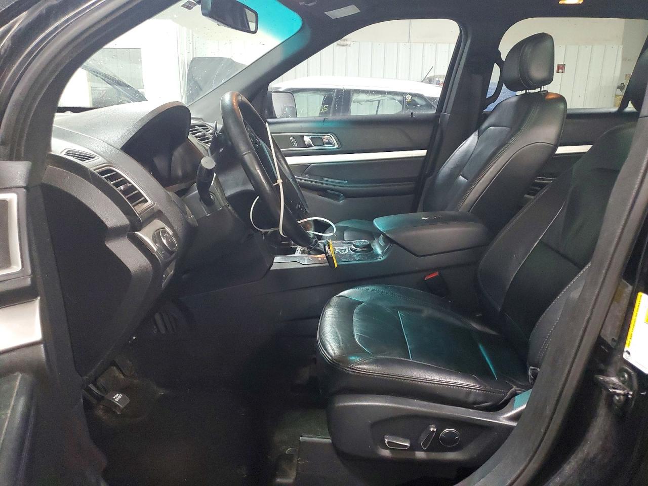 2017 FORD EXPLORER XLT photo 7