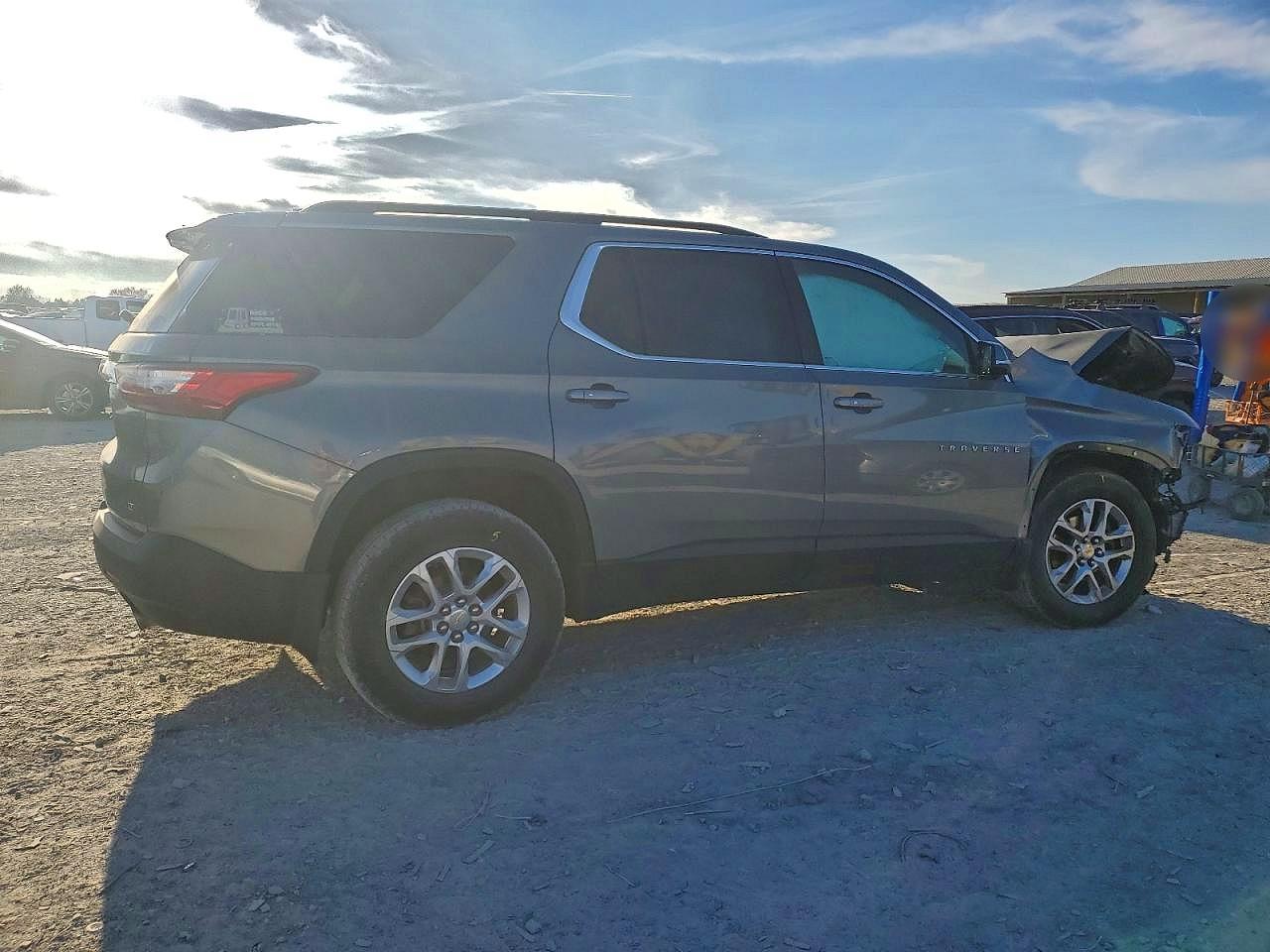 2020 CHEVROLET TRAVERSE LT photo 3