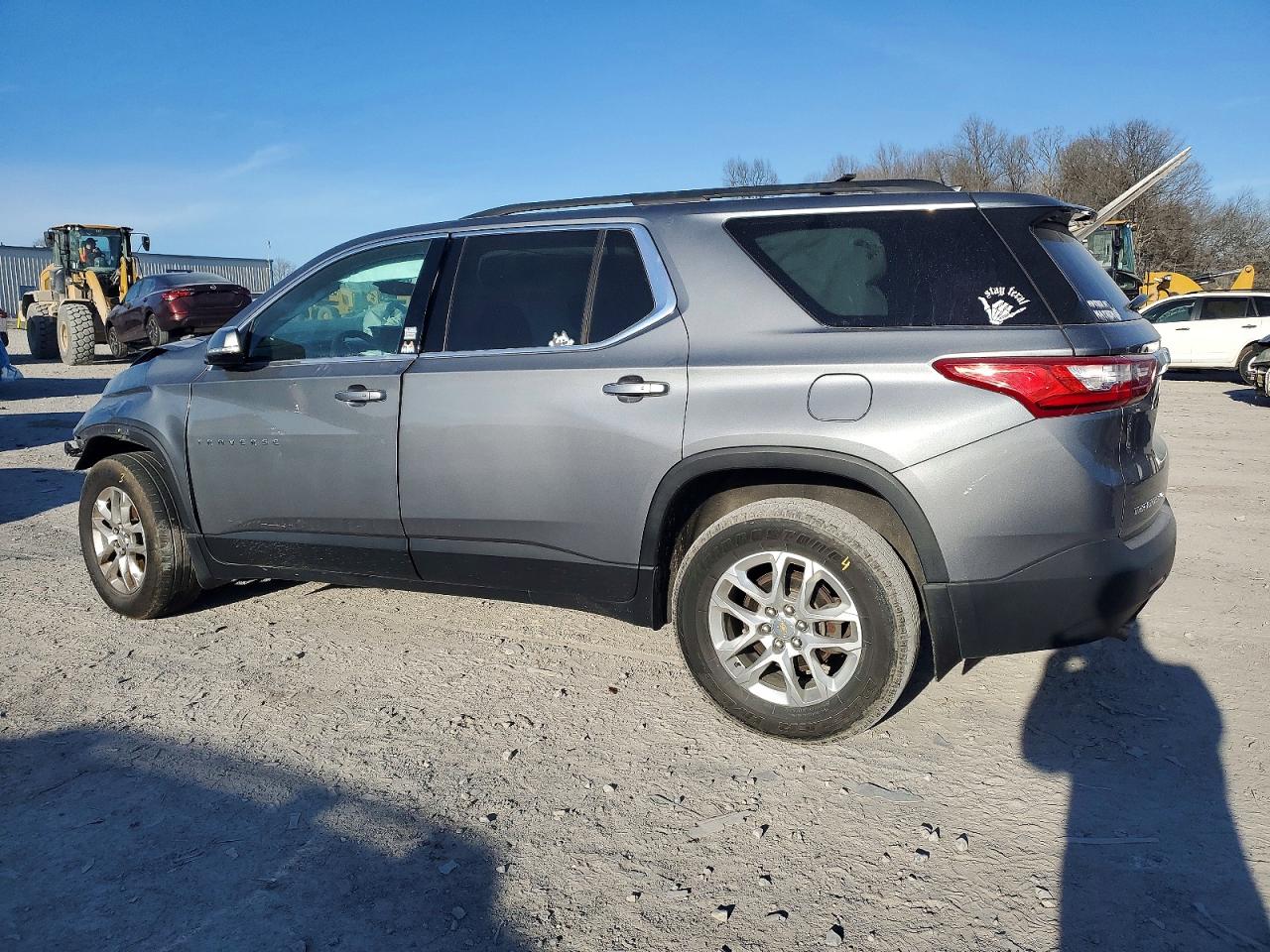 2020 CHEVROLET TRAVERSE LT photo 2