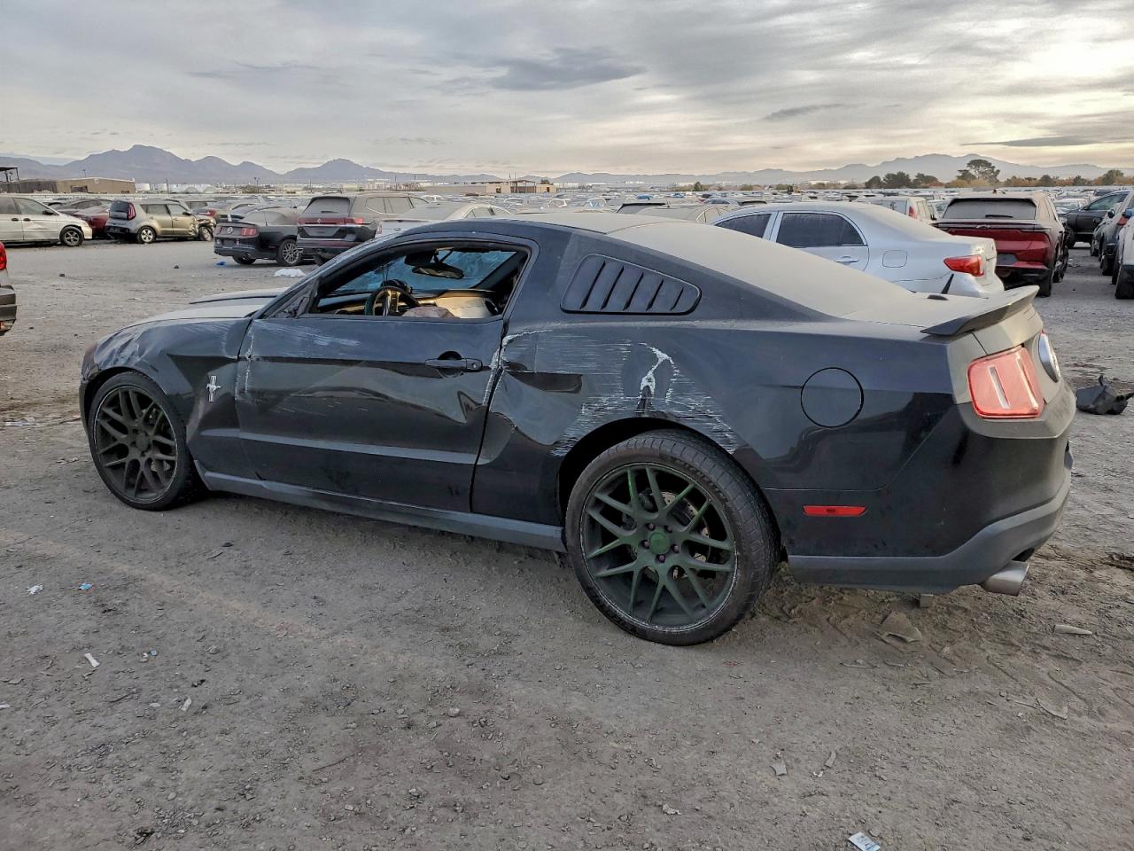 2012 FORD MUSTANG photo 2
