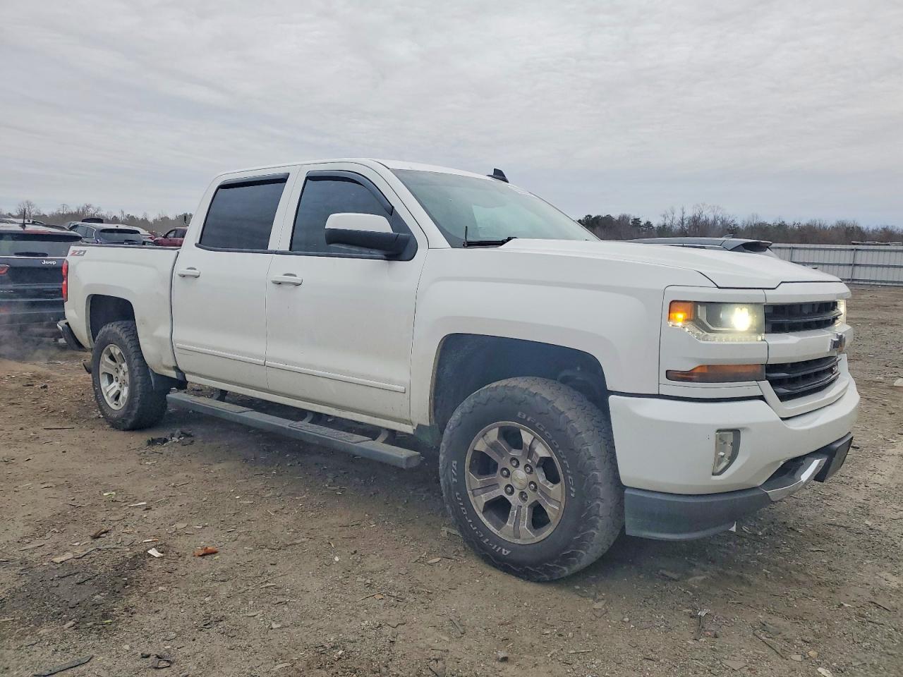 2016 CHEVROLET SILVERADO K1500 LT photo 4