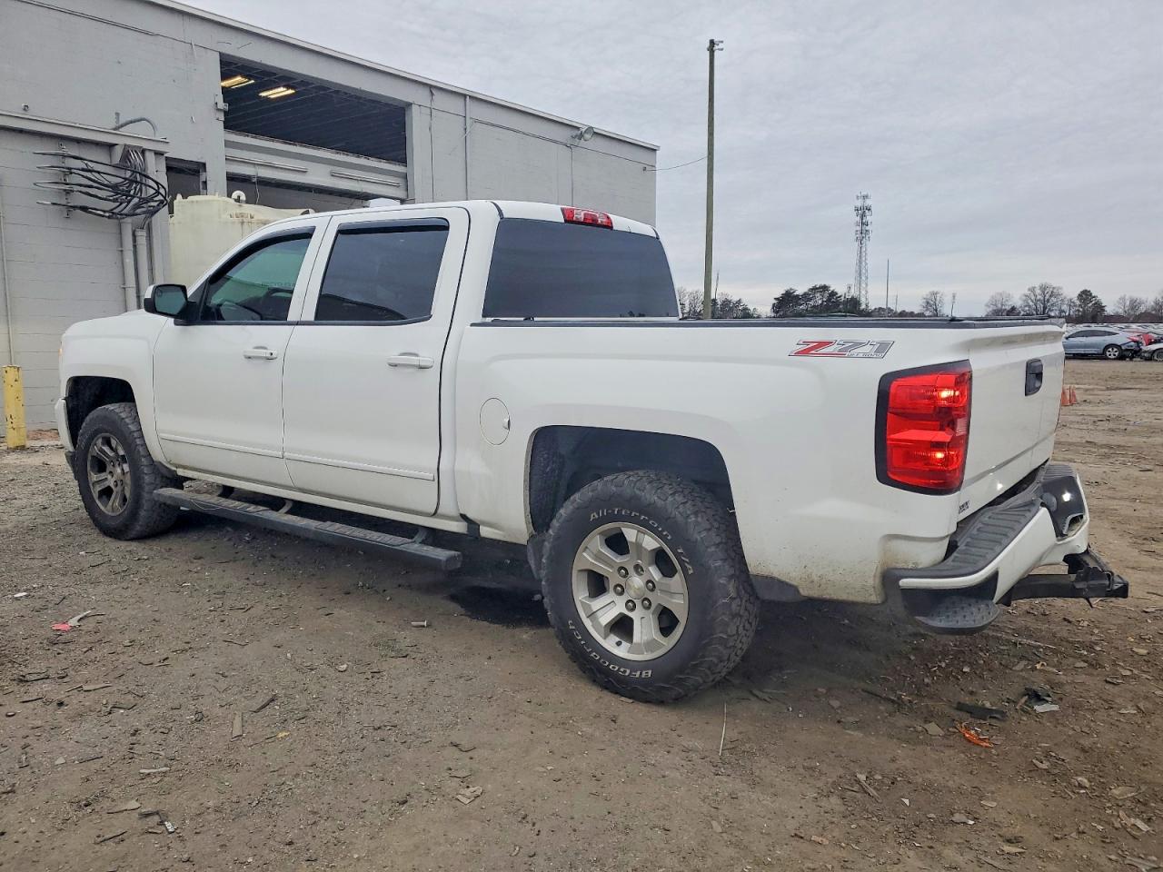 2016 CHEVROLET SILVERADO K1500 LT photo 2