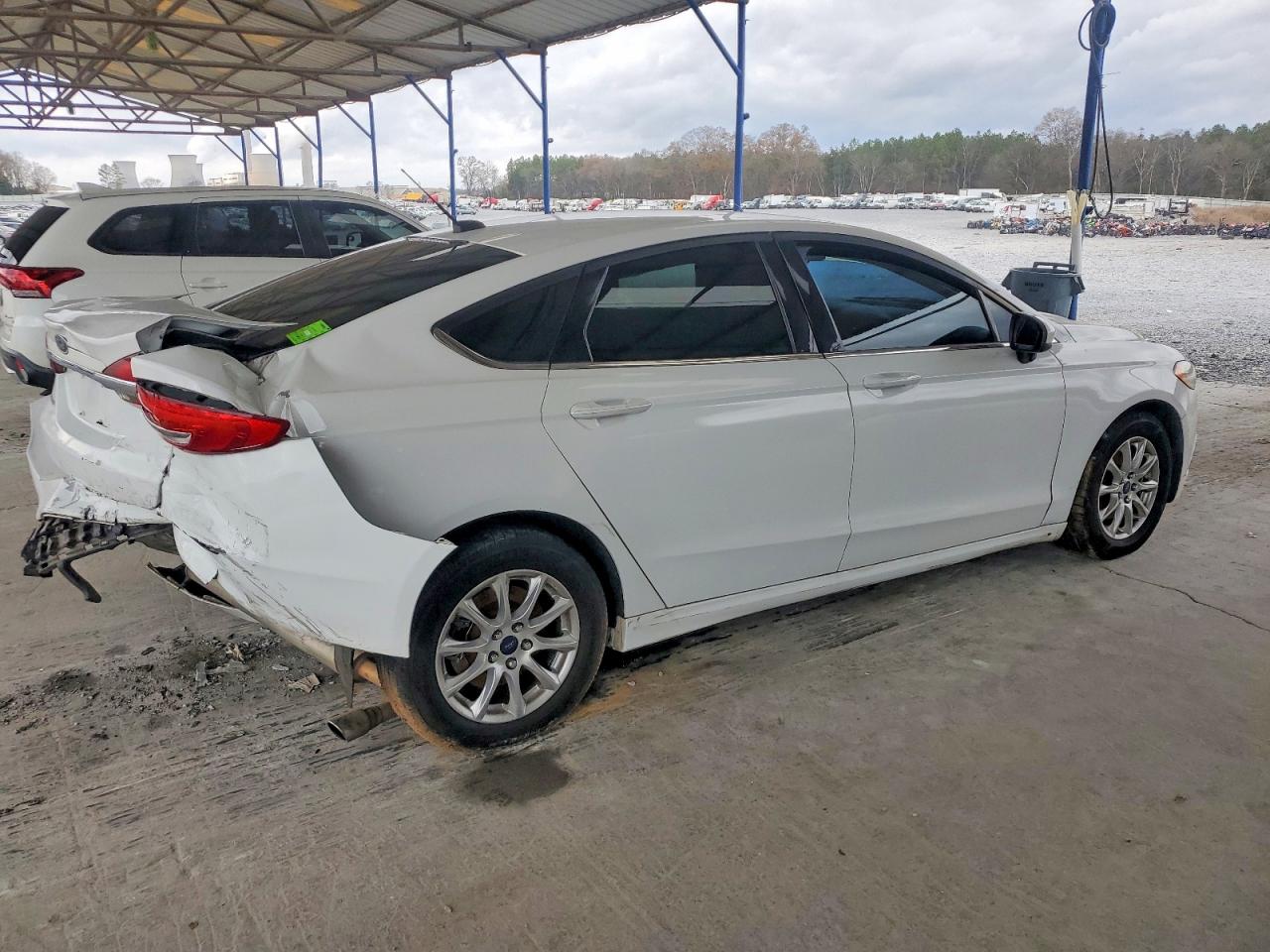 2017 FORD FUSION S photo 3