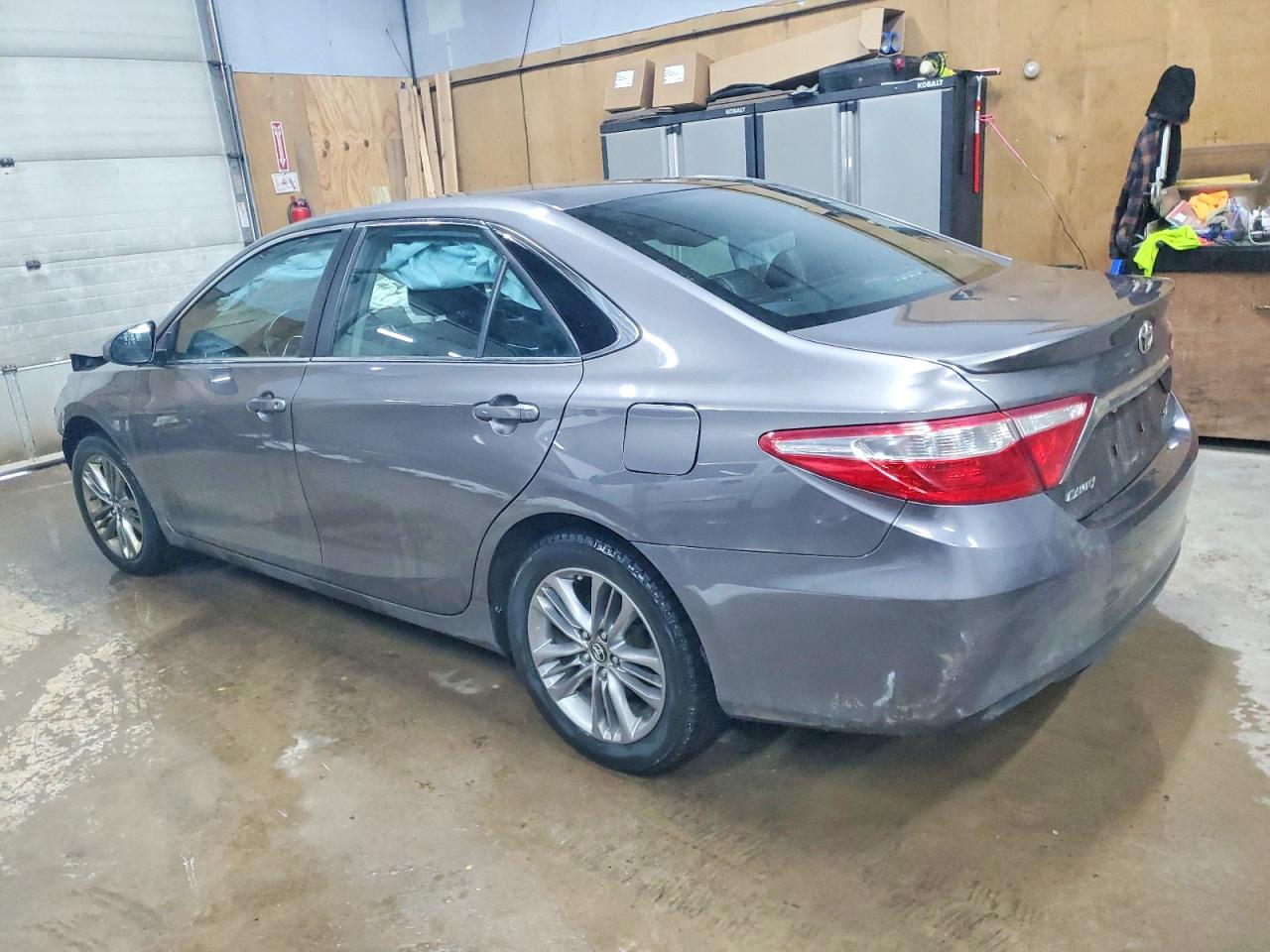 2017 TOYOTA CAMRY LE photo 2