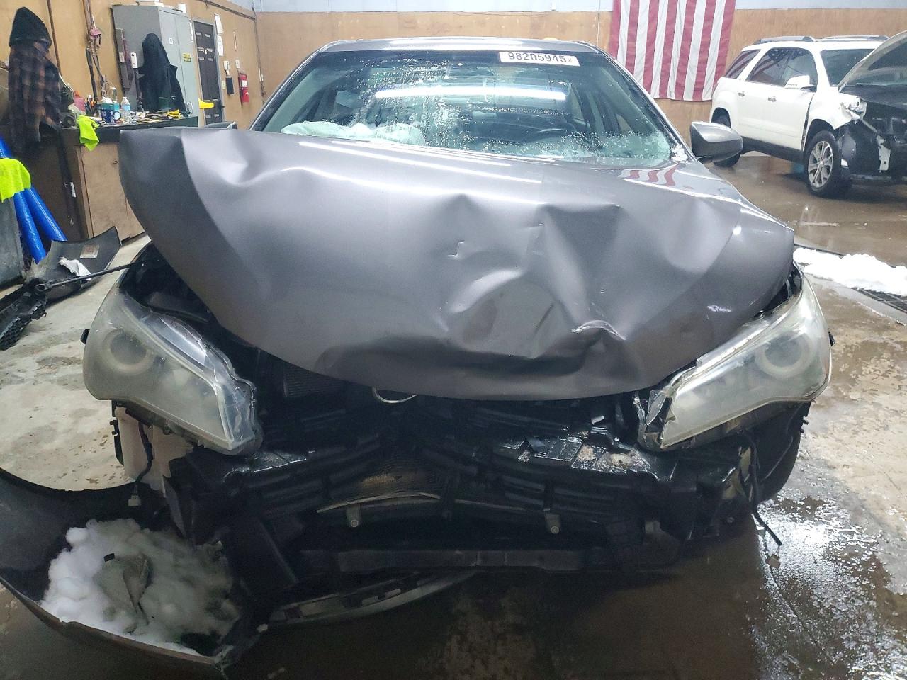 2017 TOYOTA CAMRY LE photo 5