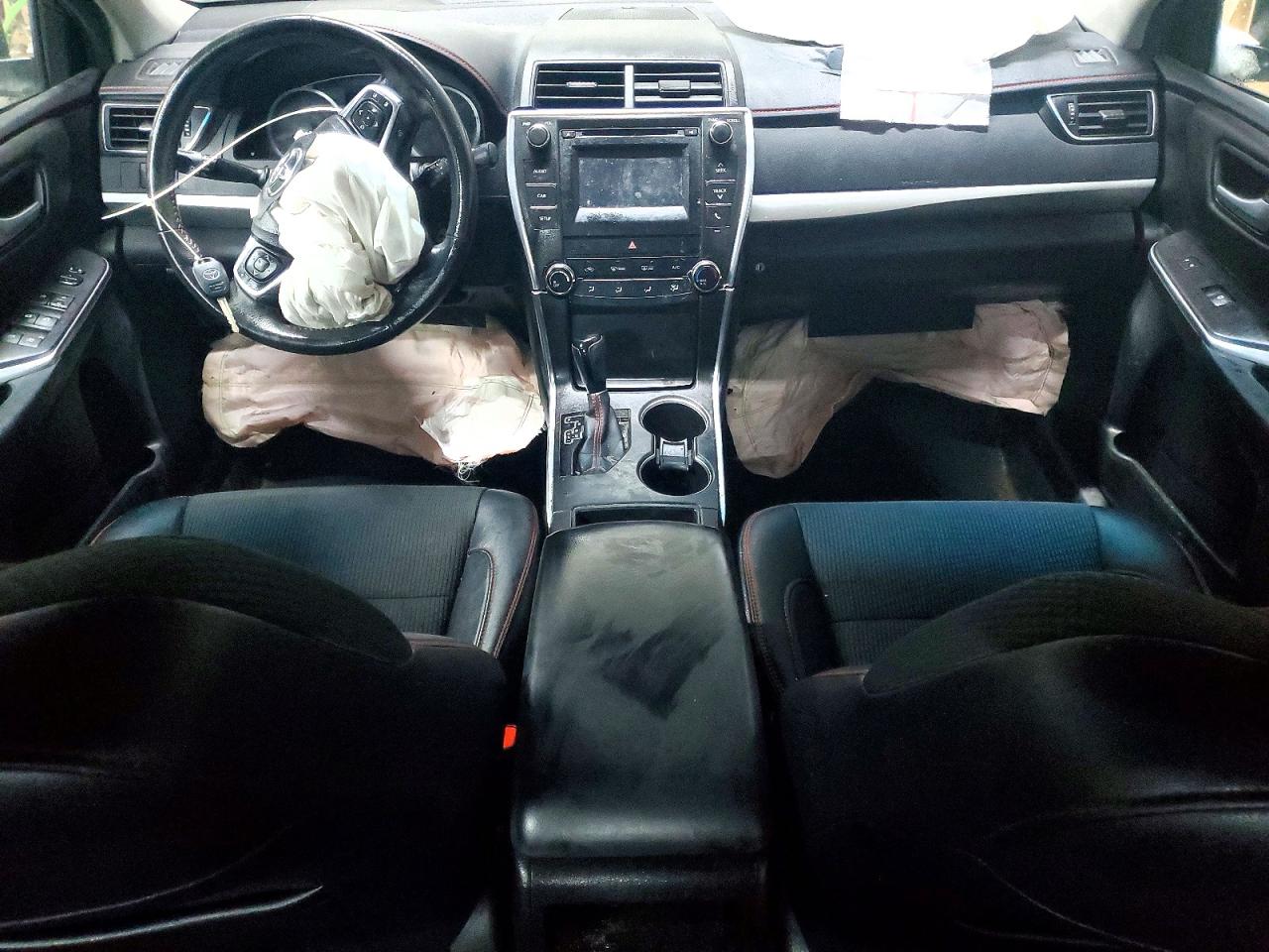 2017 TOYOTA CAMRY LE photo 8
