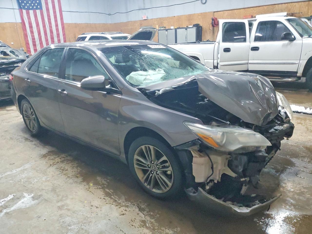 2017 TOYOTA CAMRY LE photo 4
