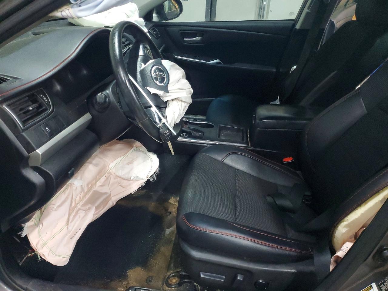 2017 TOYOTA CAMRY LE photo 7