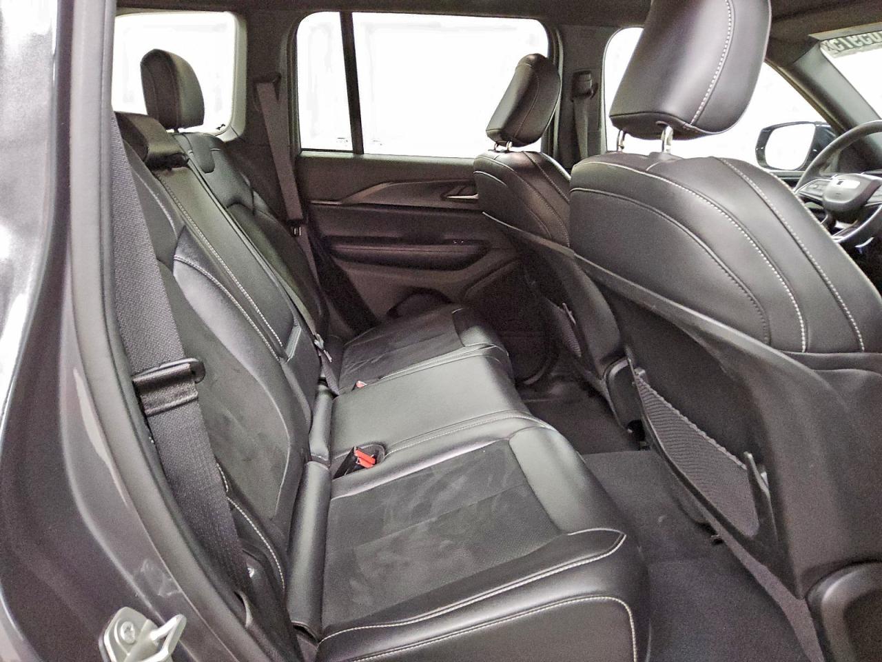 2024 JEEP GRAND CHEROKEE LAREDO photo 11