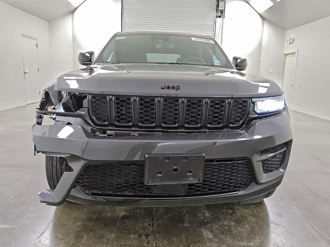 2024 JEEP GRAND CHEROKEE LAREDO photo 5