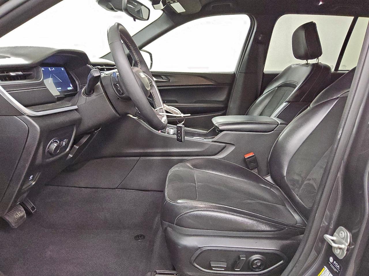 2024 JEEP GRAND CHEROKEE LAREDO photo 7