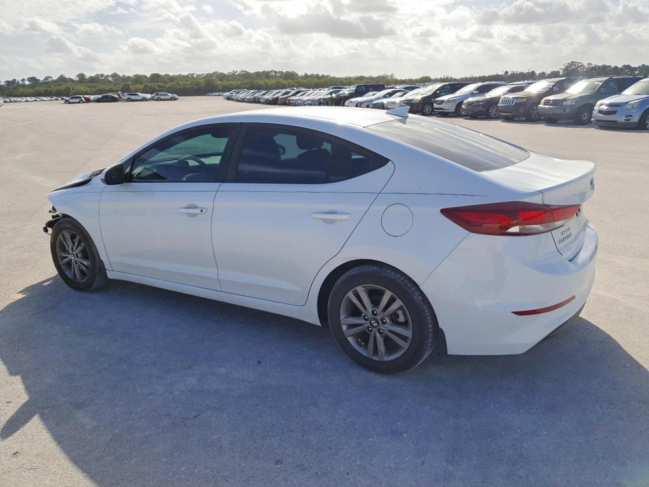 2018 HYUNDAI ELANTRA SEL photo 2