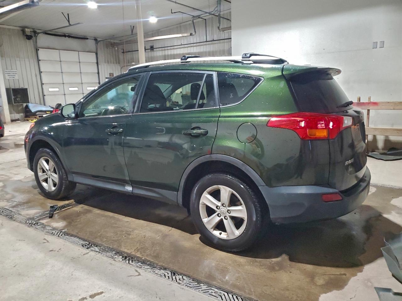 2013 TOYOTA RAV4 XLE photo 2