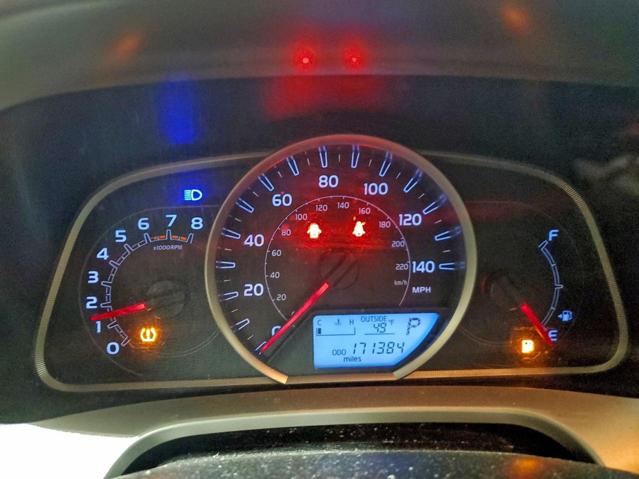 2013 TOYOTA RAV4 XLE photo 9