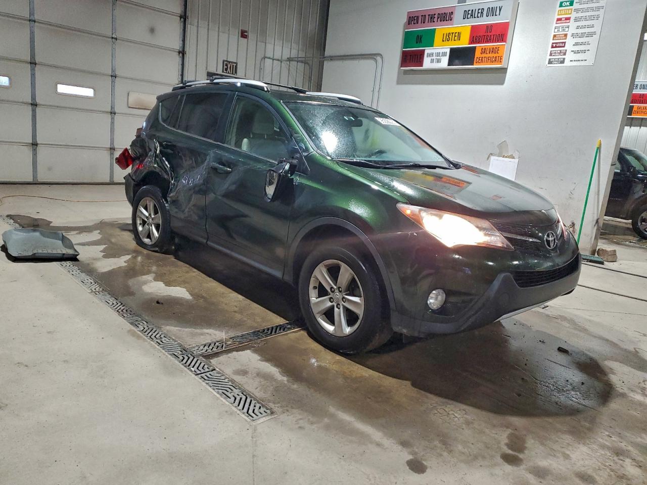 2013 TOYOTA RAV4 XLE photo 4