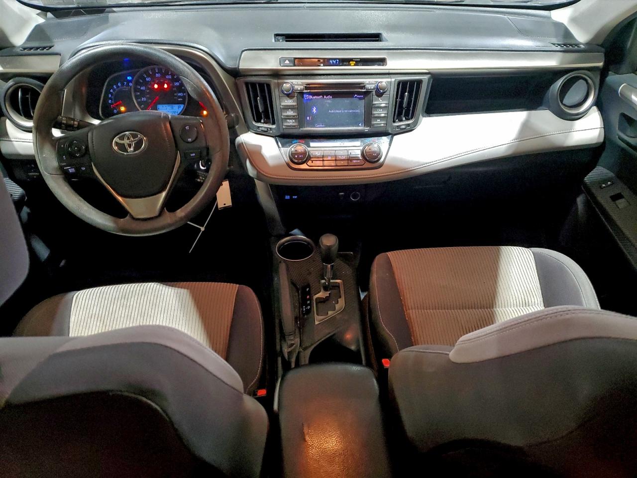2013 TOYOTA RAV4 XLE photo 8
