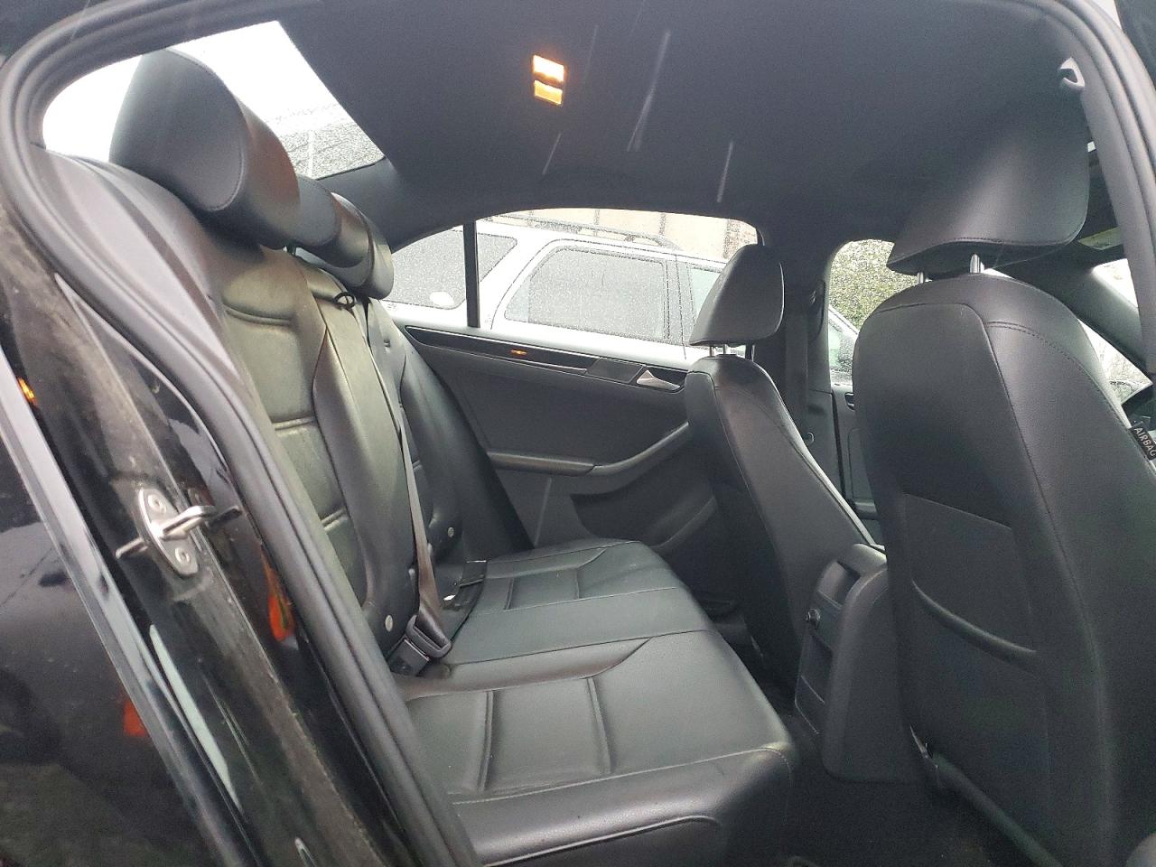 2018 VOLKSWAGEN JETTA SPORT photo 10