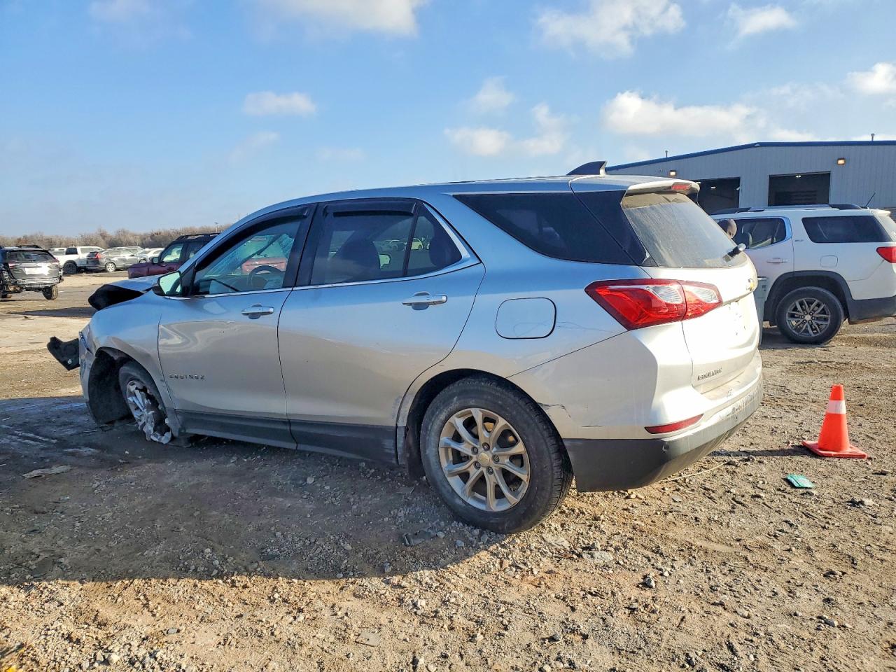 2019 CHEVROLET EQUINOX LT photo 2