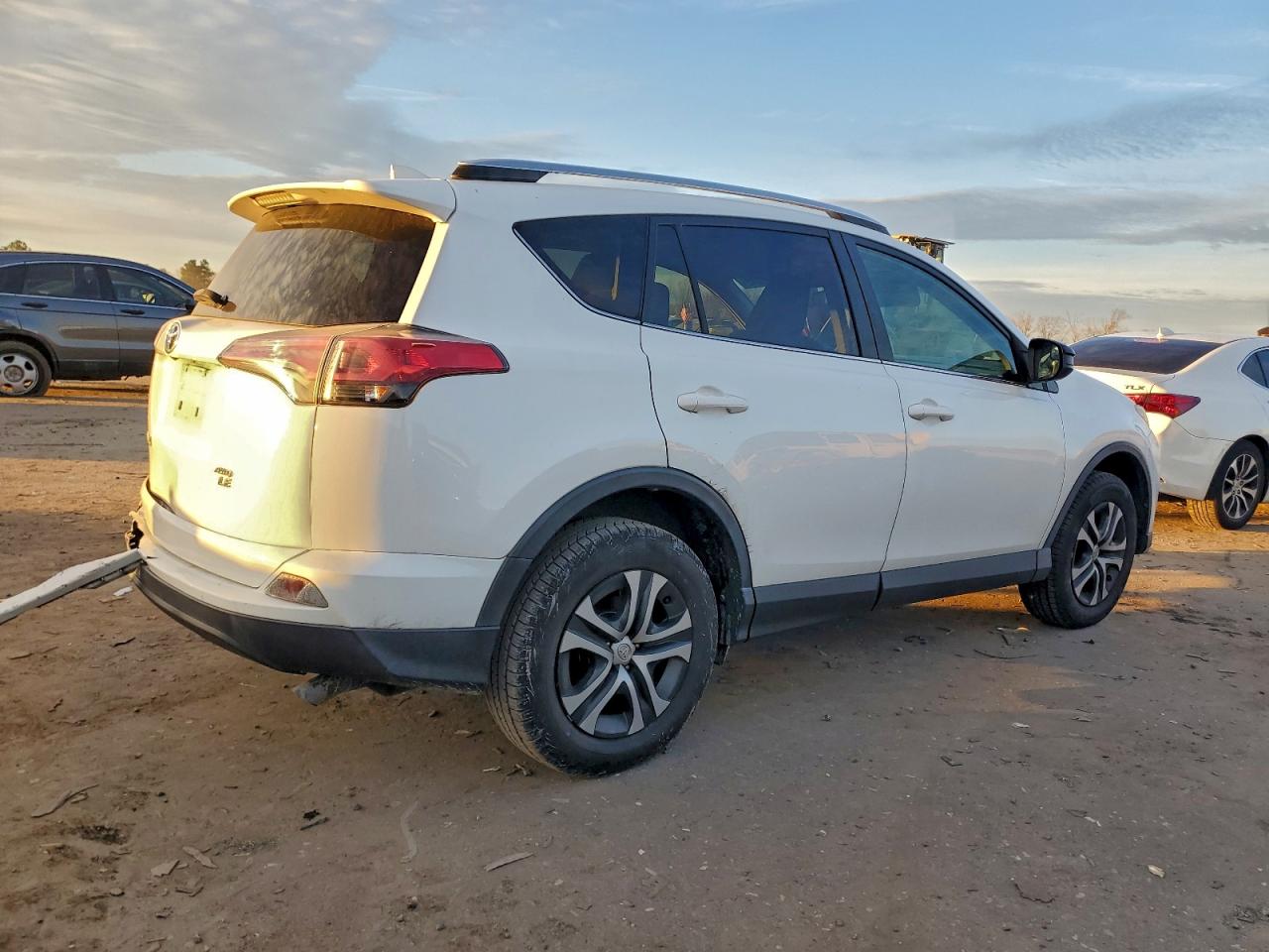 2016 TOYOTA RAV4 LE photo 3