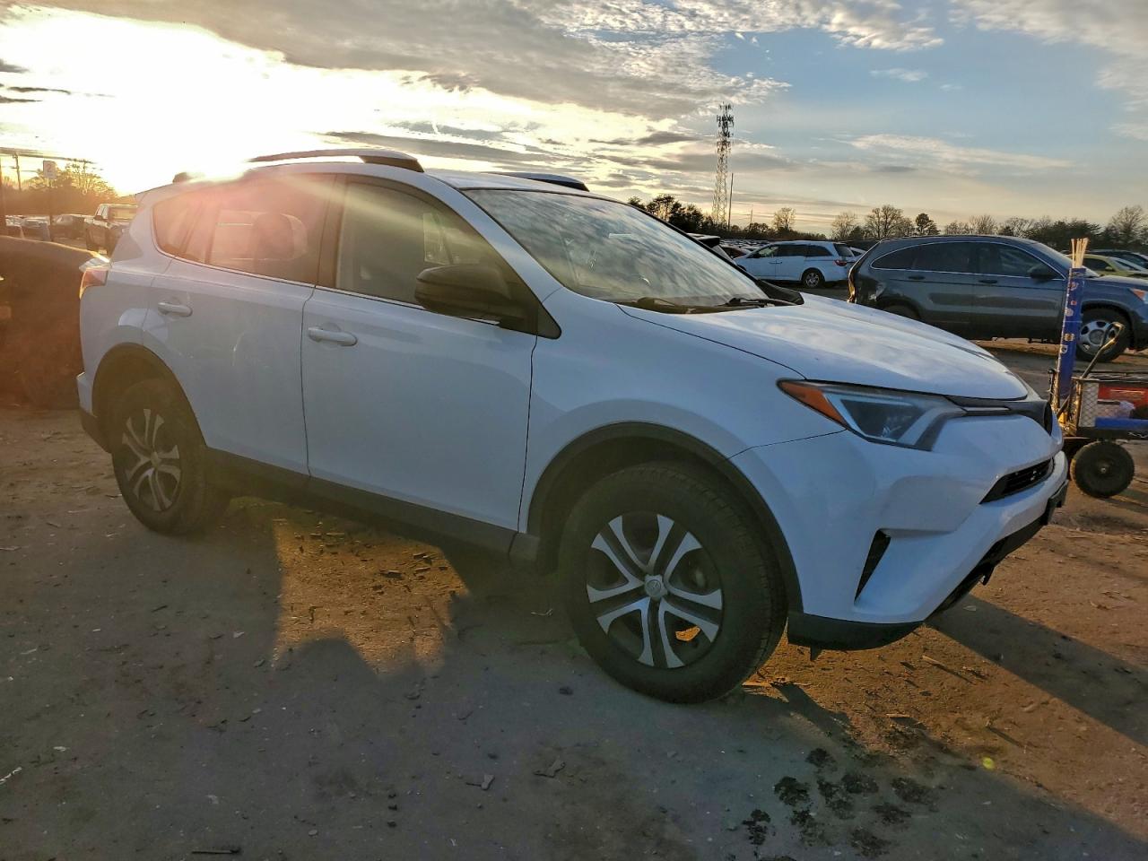 2016 TOYOTA RAV4 LE photo 4