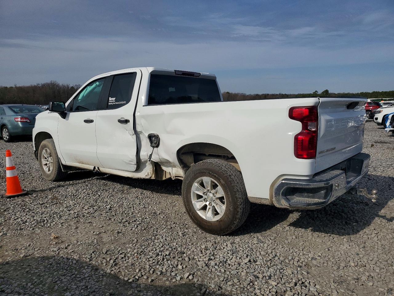 2021 CHEVROLET SILVERADO C1500 photo 2
