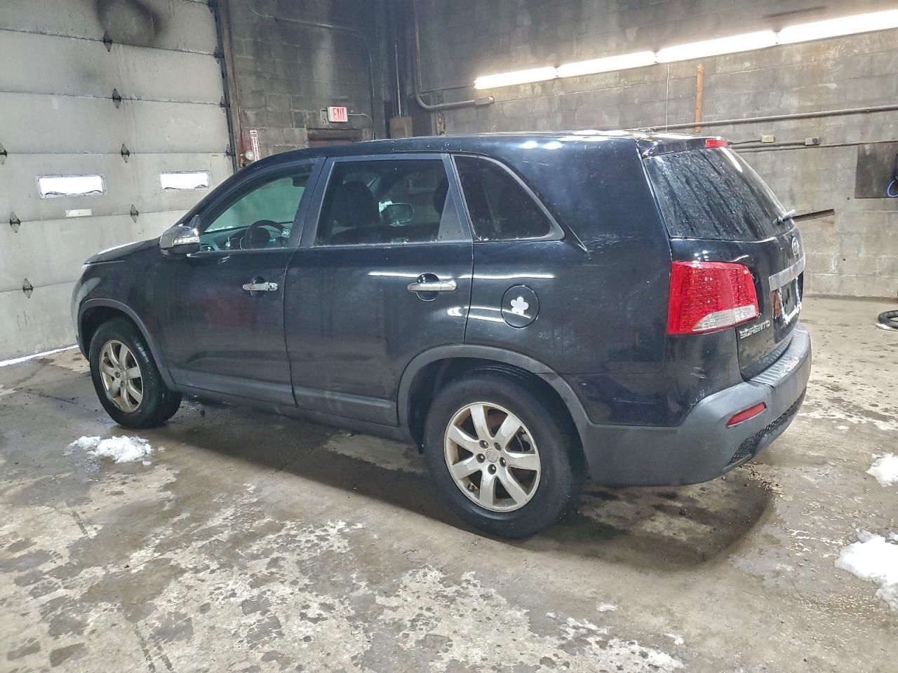2011 KIA SORENTO BASE photo 2