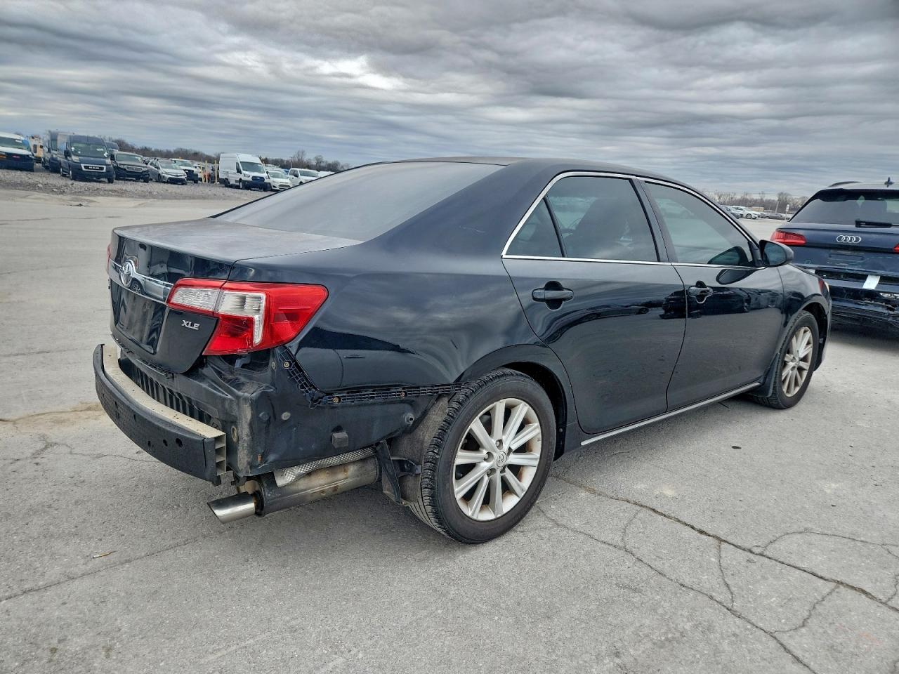 2014 TOYOTA CAMRY XLE photo 3