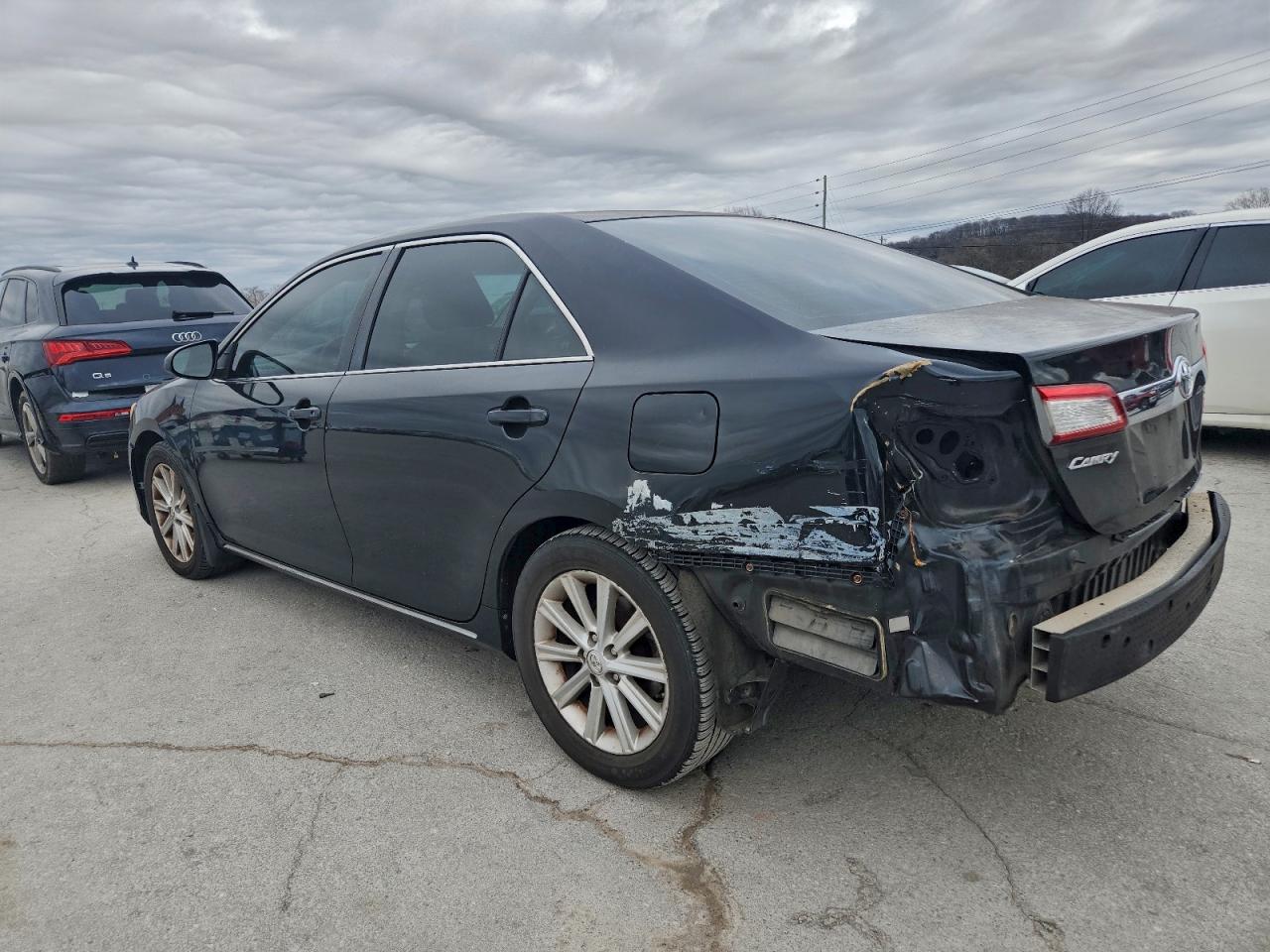 2014 TOYOTA CAMRY XLE photo 2