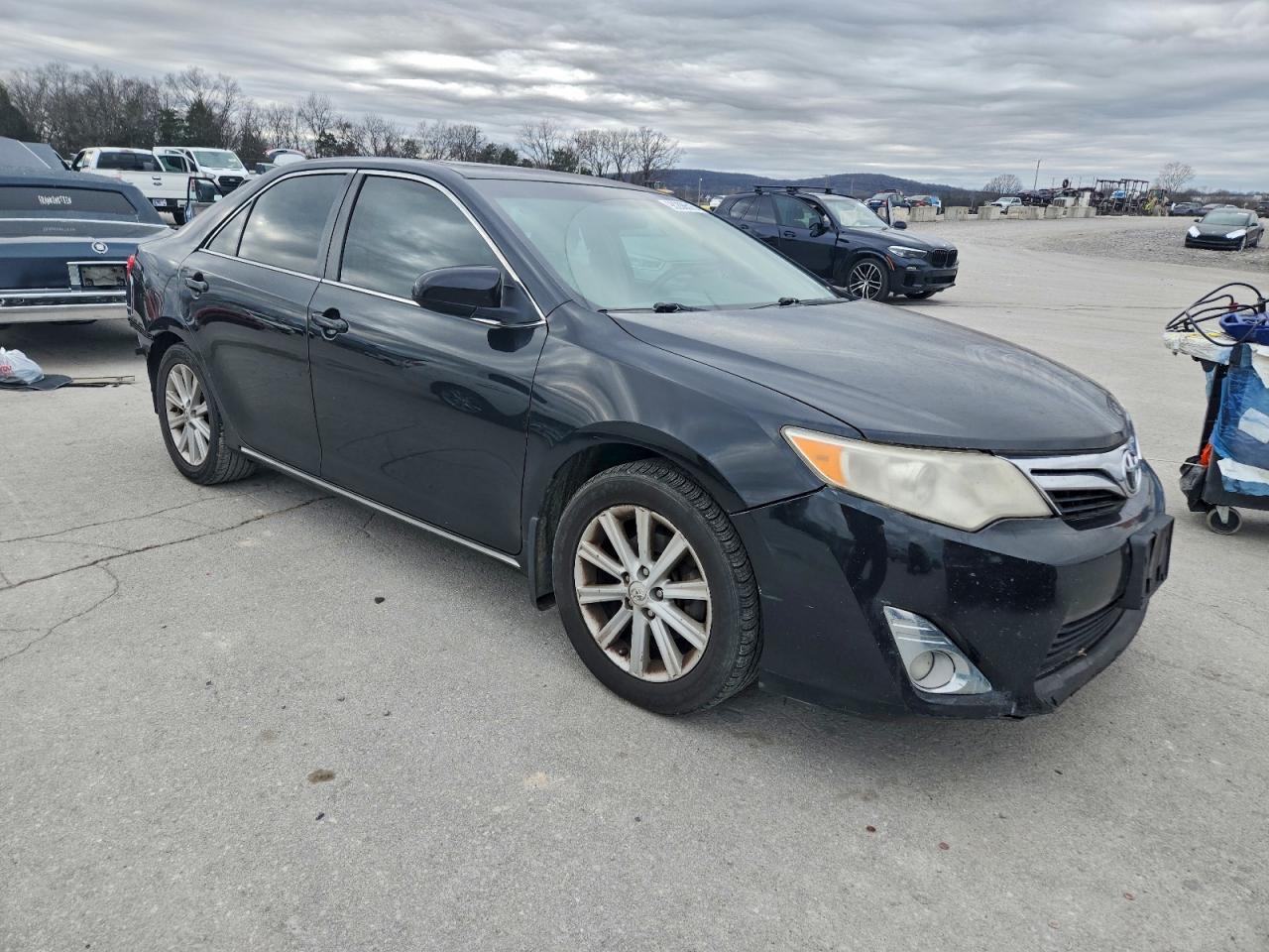 2014 TOYOTA CAMRY XLE photo 4