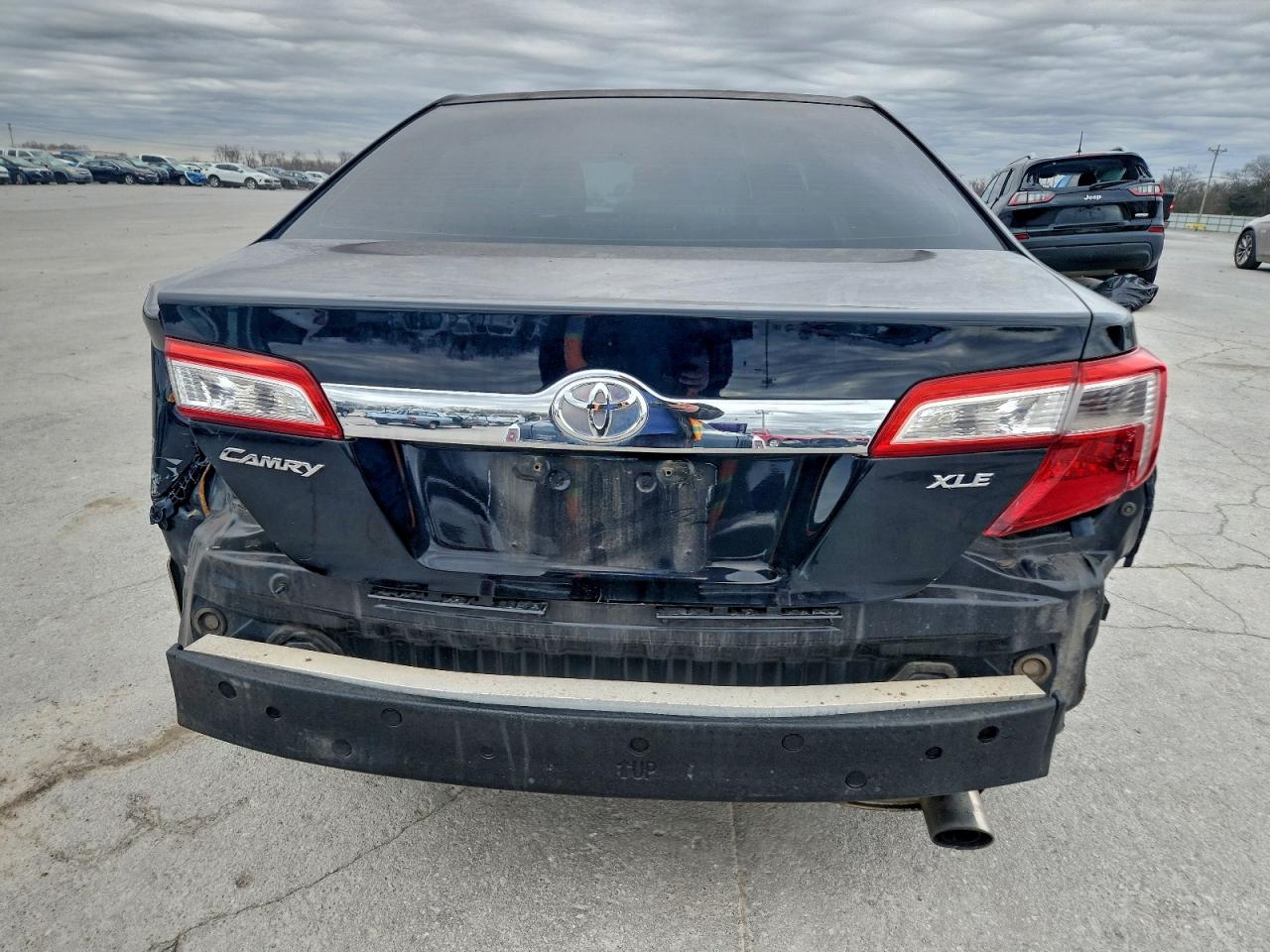 2014 TOYOTA CAMRY XLE photo 6
