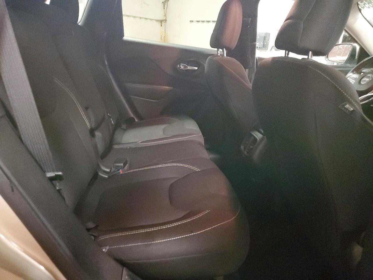 2015 JEEP CHEROKEE LATITUDE photo 11