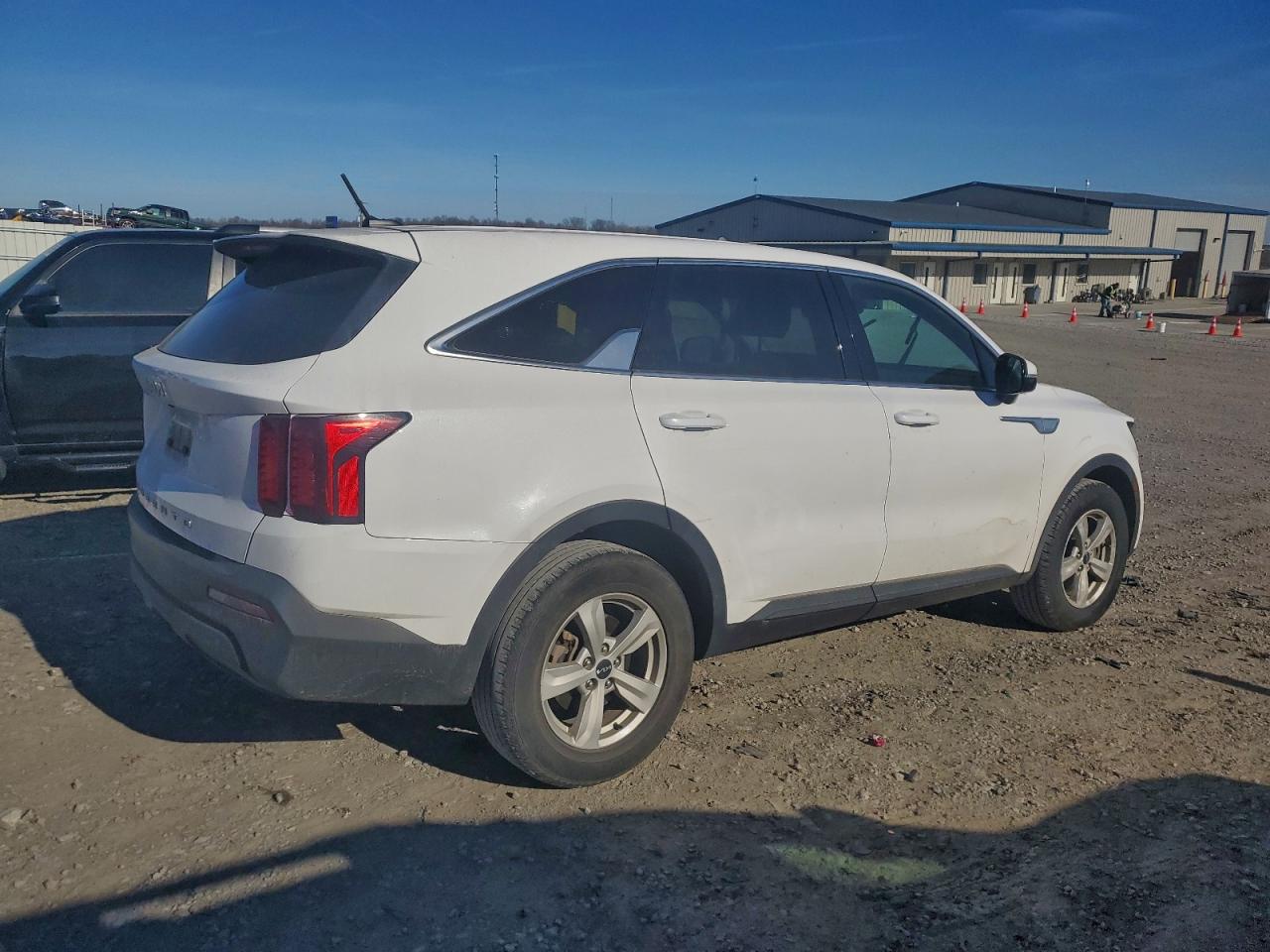2022 KIA SORENTO LX photo 3