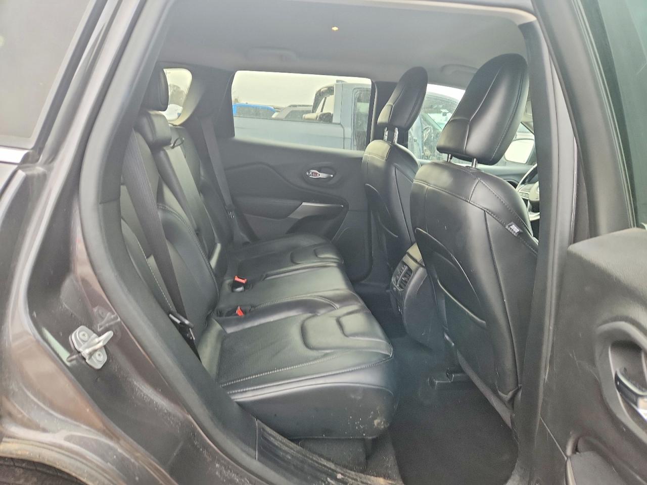 2021 JEEP CHEROKEE LATITUDE LUX photo 10